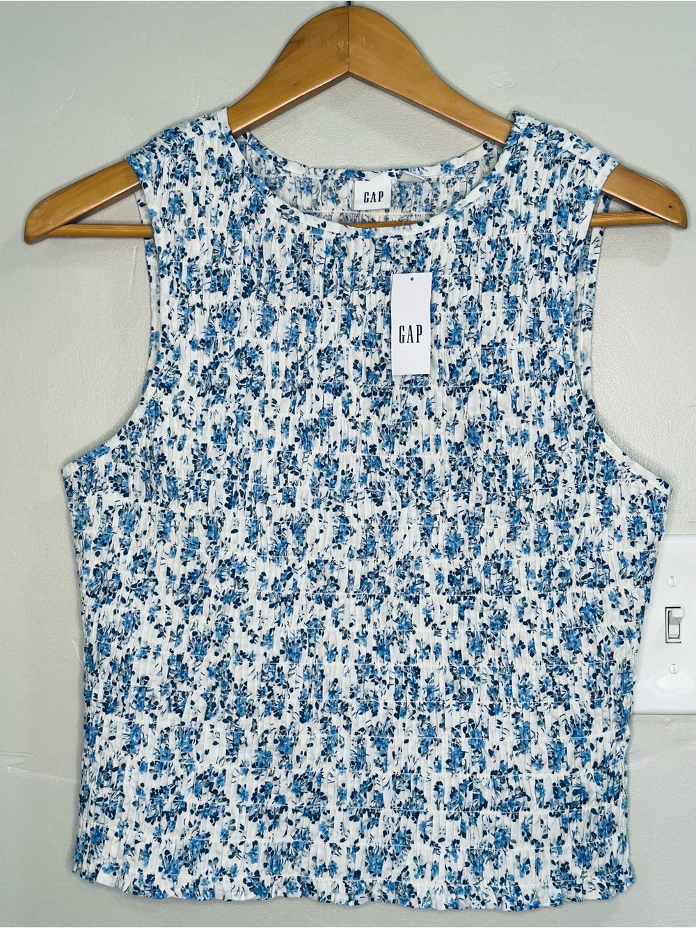 NWT GAP Smocked Sleeveless Boatneck
Top Floral Sz M